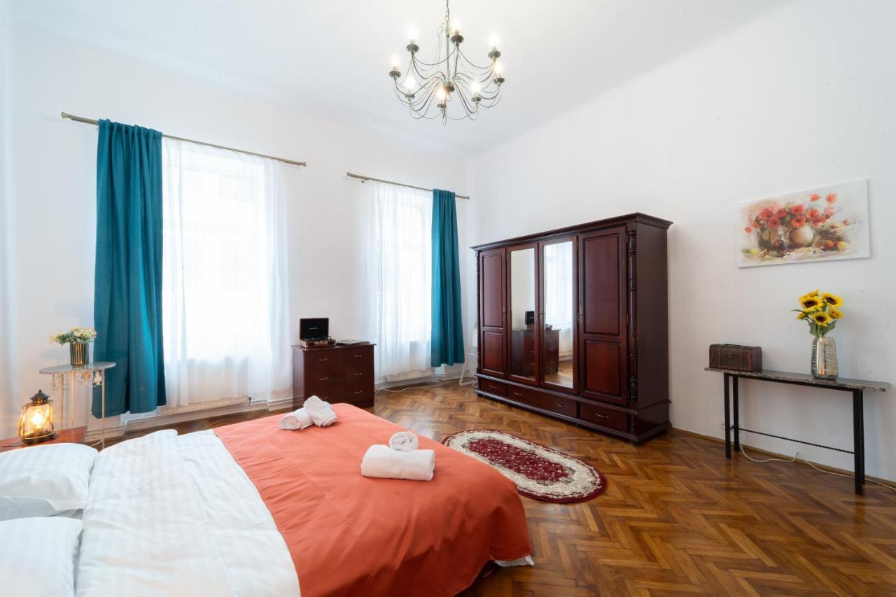 5* Noble House In Historic Center Villa Cluj-Napoca Exterior photo